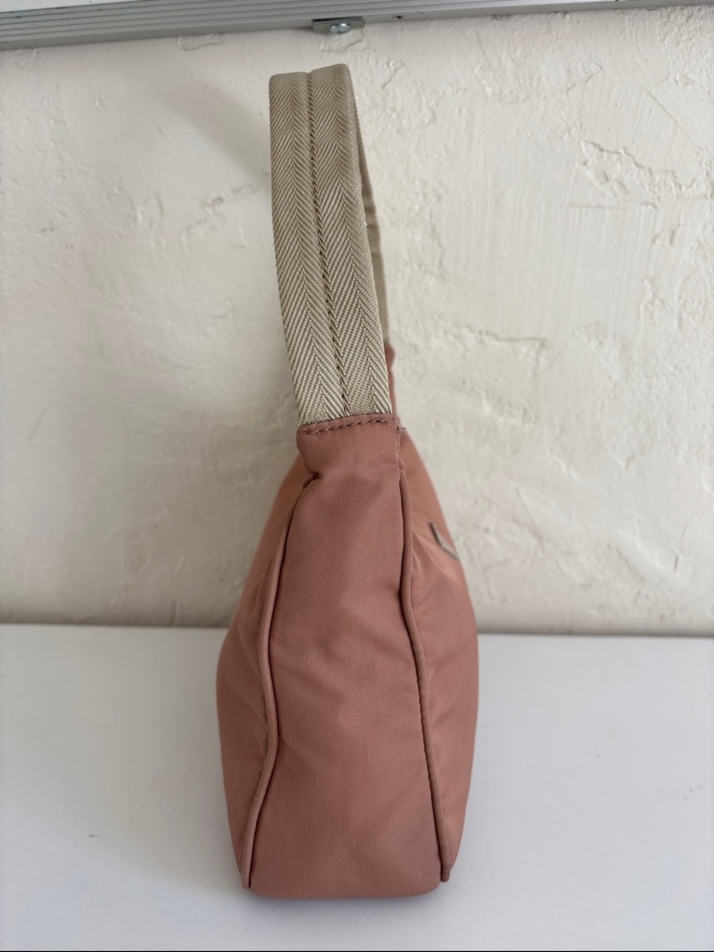 100% Authentic Prada Dusty Rose Nylon Shoulder Bag with Cream Strap - Picture 4 of 16